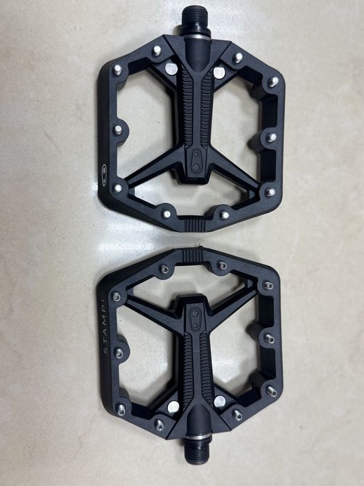 велосипедні педалі-платформи Crankbrothers Stamp 1 Gen 2 чорного кольору.