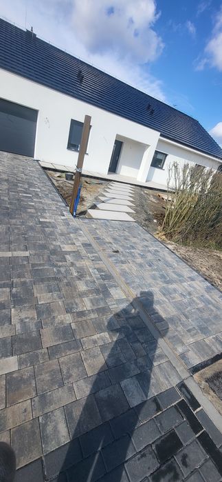 Układanie kostki brukowej