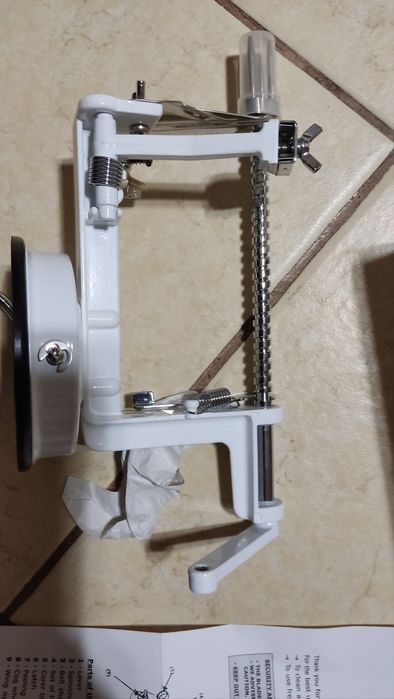 Maszynka do obierania jabłek ziemniaków itp itd