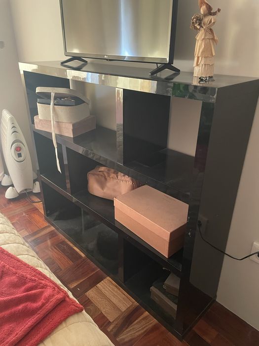 Estante lacada preta