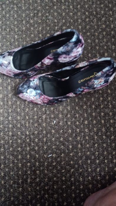 Buty nieuważne na obcasie 41
