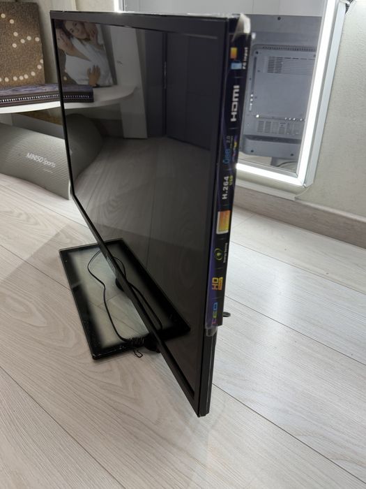 Телевізор BRAVIS 32” LED-32C2000B