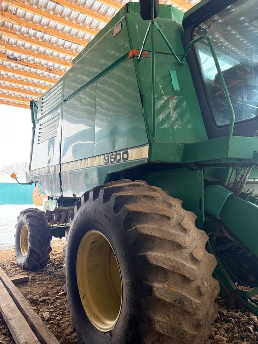 Комбайн зернозбиральний John Deere 9500