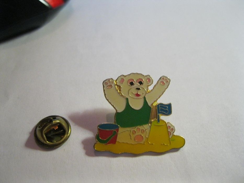 детский значок мишка в песочнице медведь из британия металл новый миша