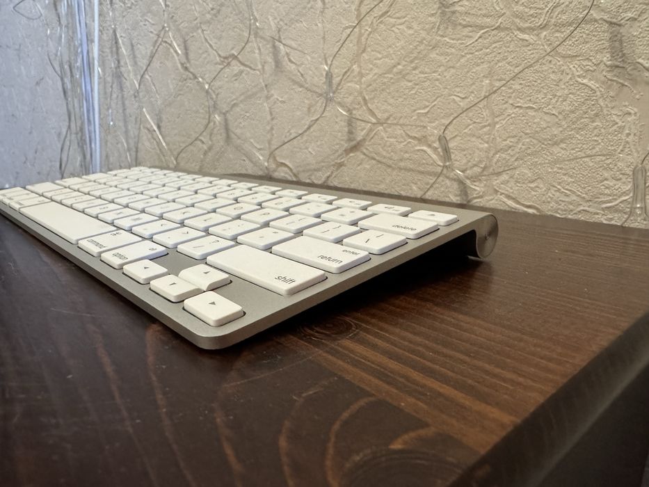 Продам клавіатуру Apple Wireless Keyboard A1314