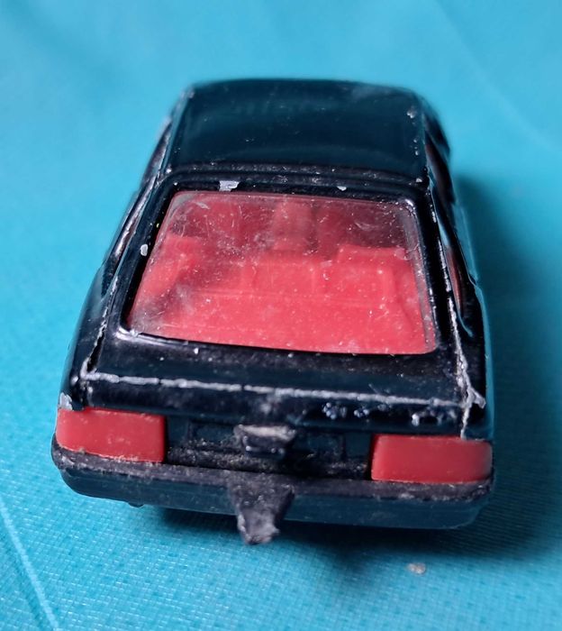 Stare autko, resorak Corgi - Ford Sierra 2.3 Ghia z 1985