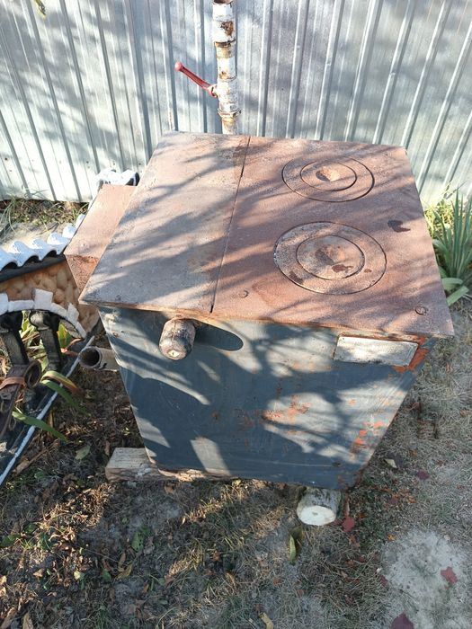 Продам котел твердопаливний.