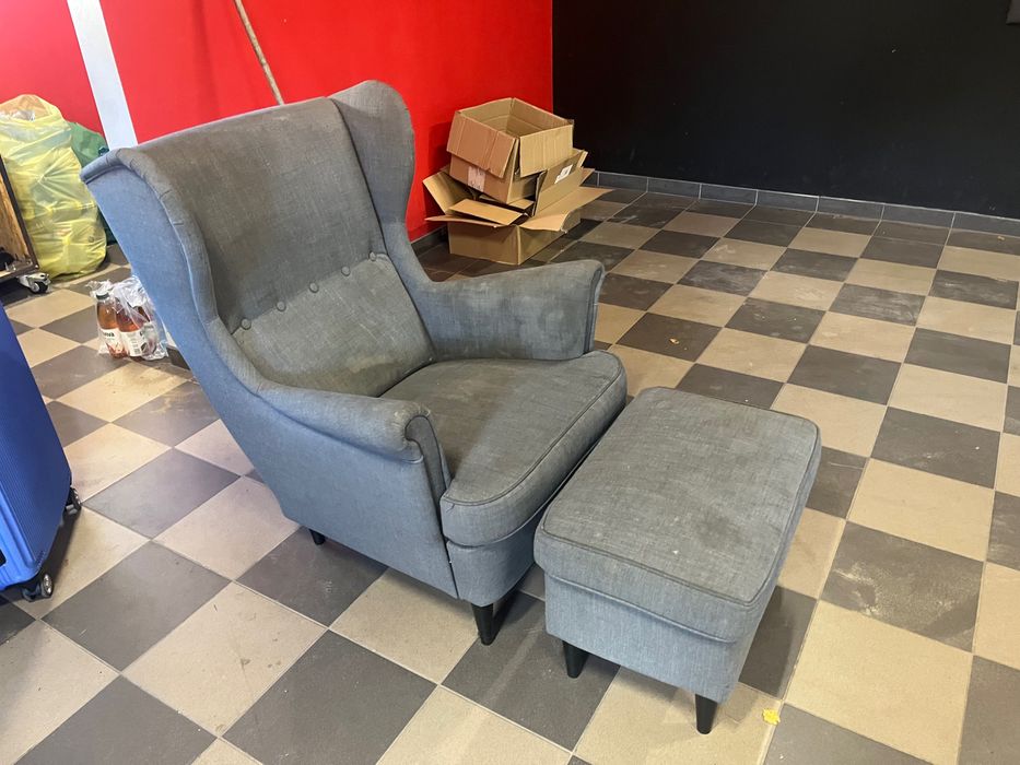Fotel uszak ikea strandmon + podnóżek