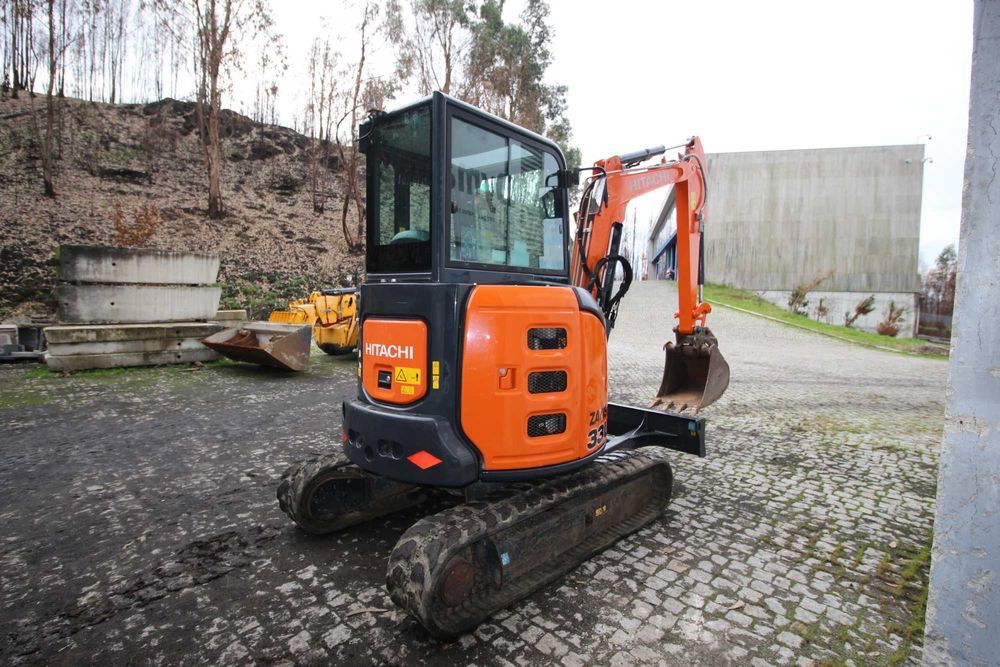 Minigiratória e escavadora  de rastos Hitachi ZX 33