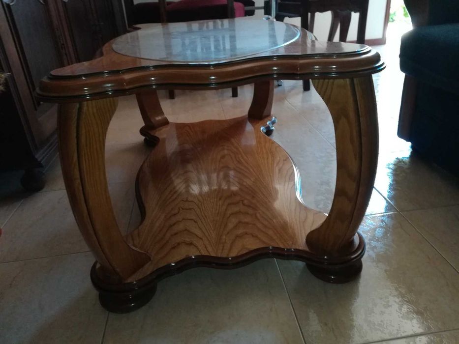 Mesa de apoio de mármore