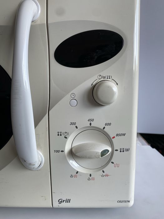 Мікрохвильовка Samsung CE2727N, Grill, 2400W