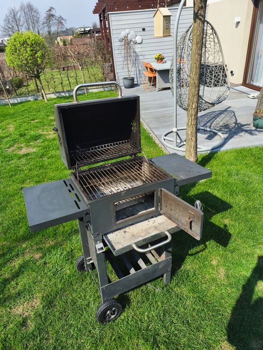 Grill węglowy roczny dobry stan