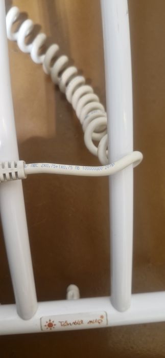 Рушникосушка електрична, у гарному стані.  Самовивіз.