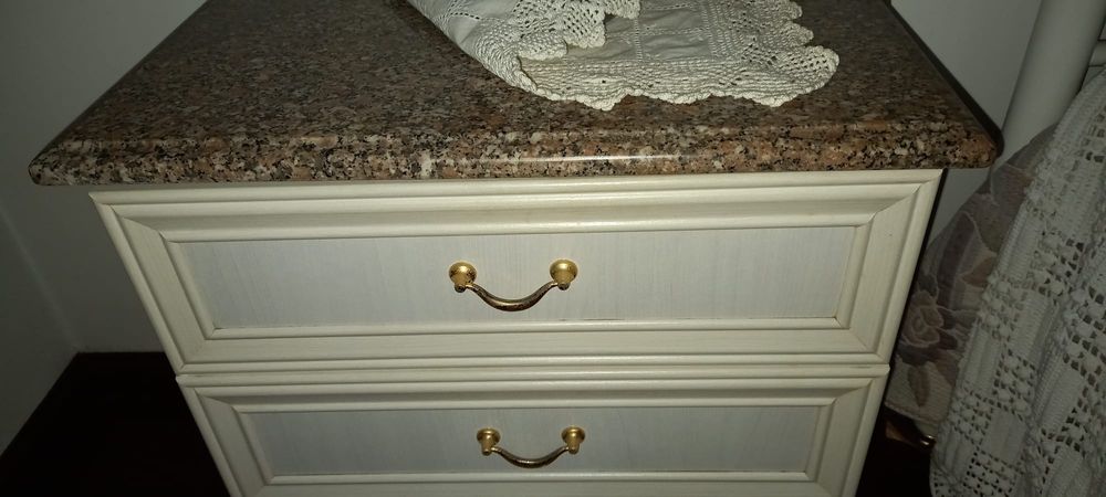 Mesinha de cabeceira