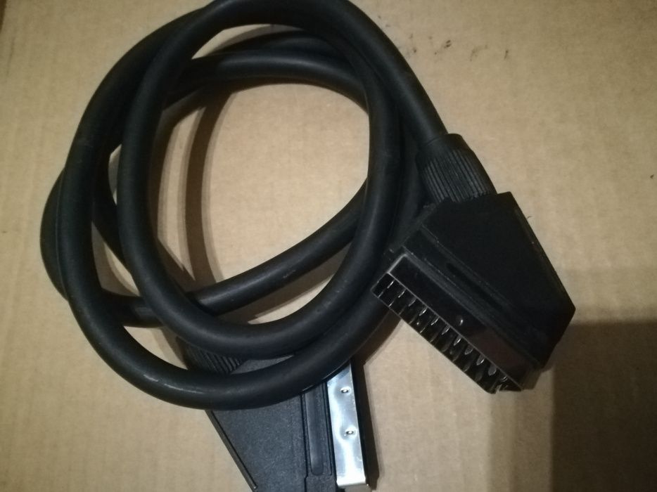 Cabo 21 pinos, novo nunca foi usado posso enviar via CTT