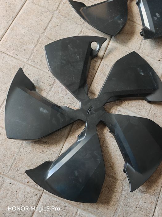4 Pneus com jantes e tampoes R 19 Tesla Y Juniper