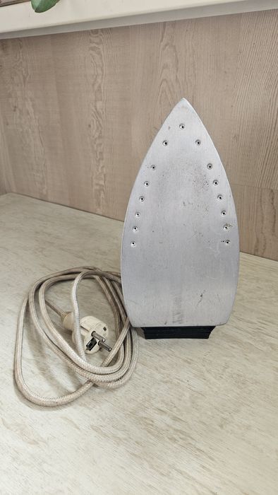 Утюг тяжёлый советский