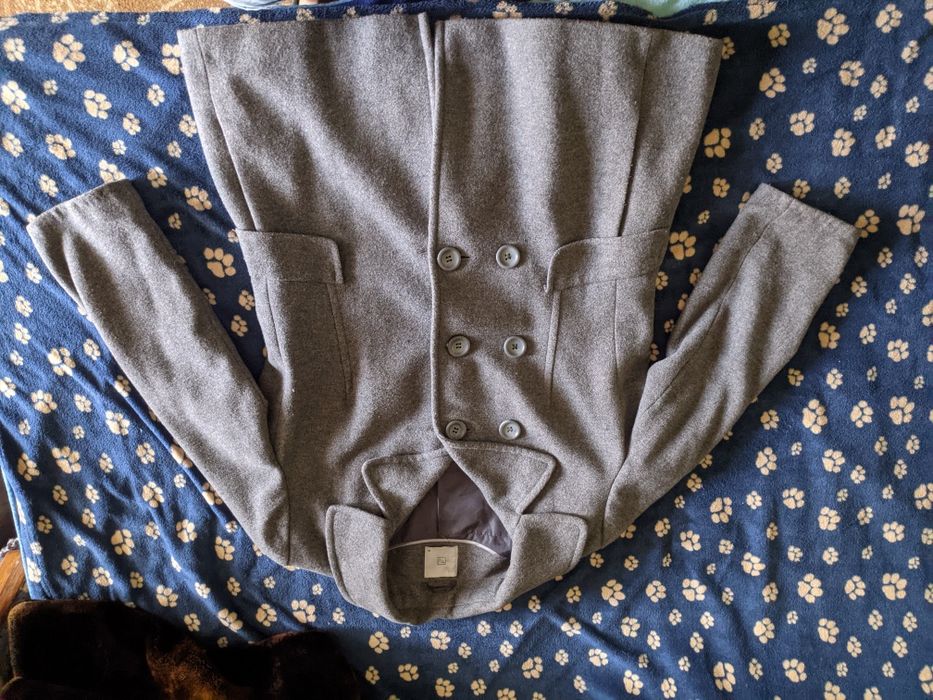 Серое женское пальто