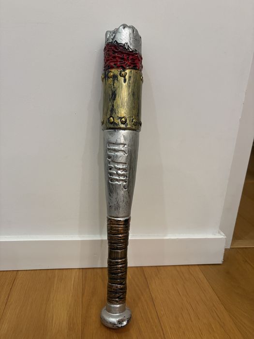 Kit de bastoẽs e espadas