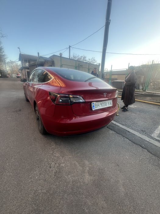 Аренда Nissan Leaf 1 и 2 поколен;Tesla 3;в Одессе,от 1 недели
