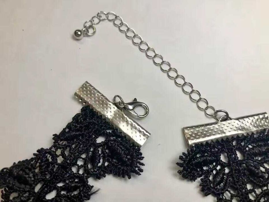 Czarny, koronkowy naszyjnik Choker.