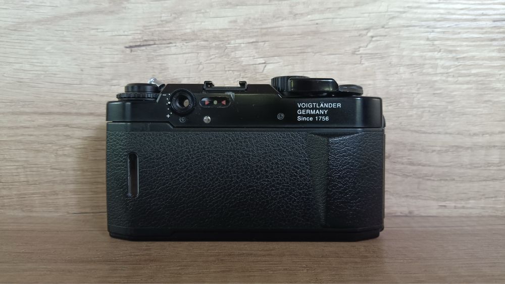 Voigtländer Bessa - T плівкова камера з байонетом Leica M.