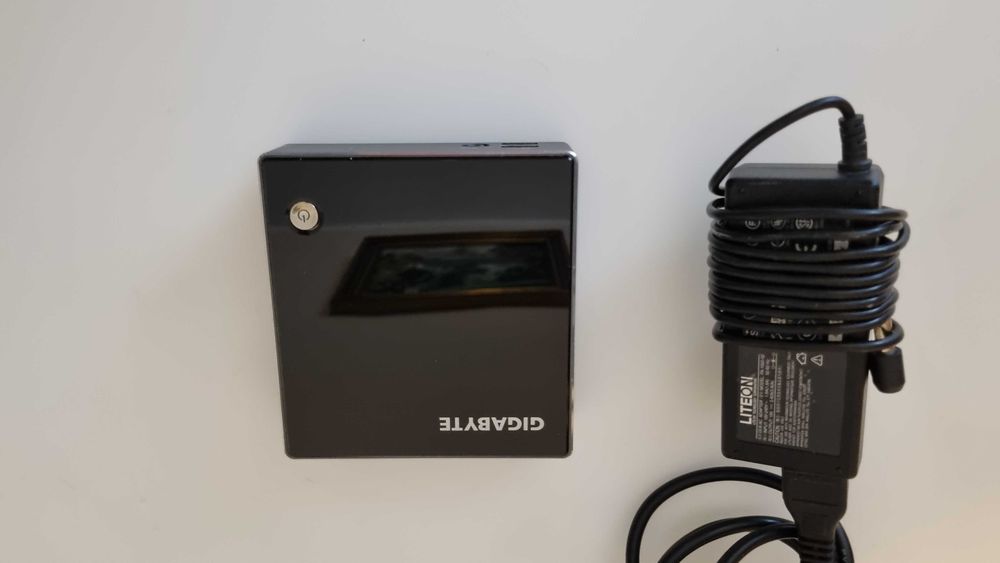 Mini komputer / Gigabyte GB-BXi3-4010 / Intel i3-4010U / 8GB / SSD / HDMI / WI-FI / USB 3.0