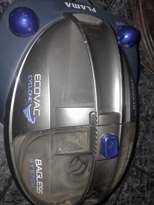 Aspirador da FLAMA s/ saco + ferro a vapor 20€