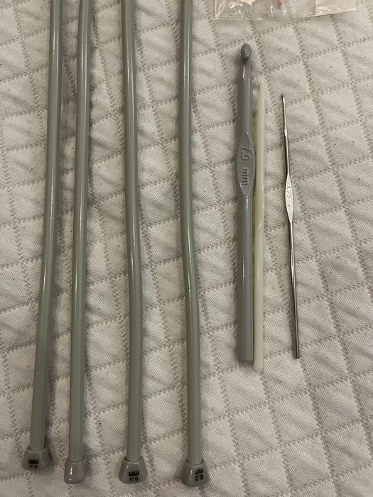 Agulhas de tricô e crochê