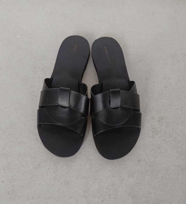 Klapki czarne DIVERSE