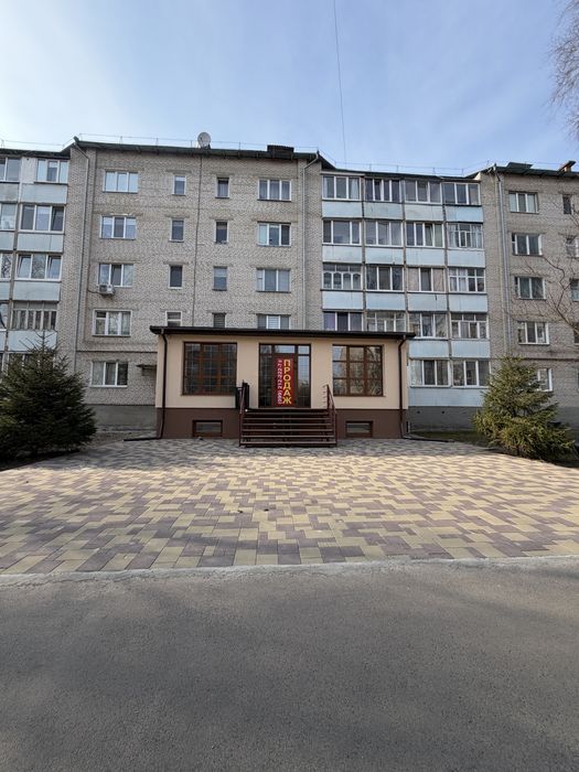 Продаж фасадного комерційного приміщення з ремонтом м. Луцьк