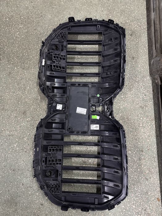 Решетка радиатора BMW G70