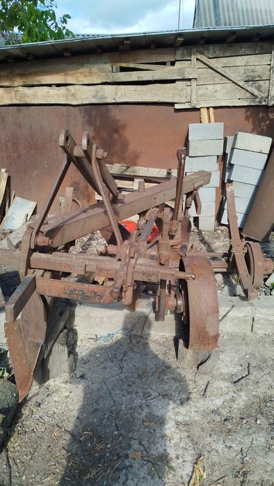 Плуг навісний неповоротний