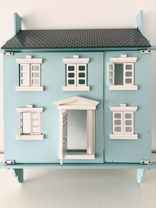 Domek dla lalek otwierany do zawieszenia na ścianie styl skandynawski