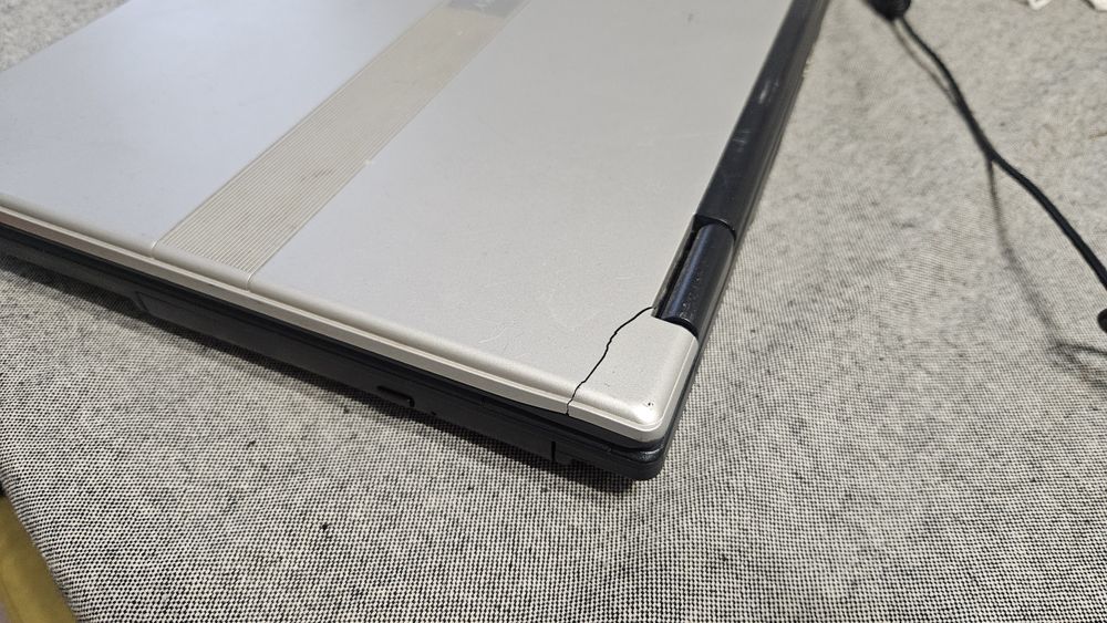 Laptop Aristo Smart 350V sprawny wraz z ładowarką