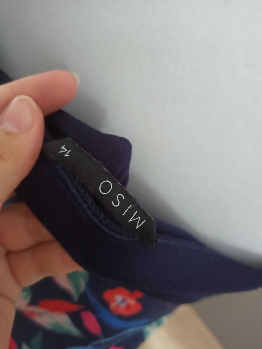 Długa sukienka wiązana na szyi r. 42
