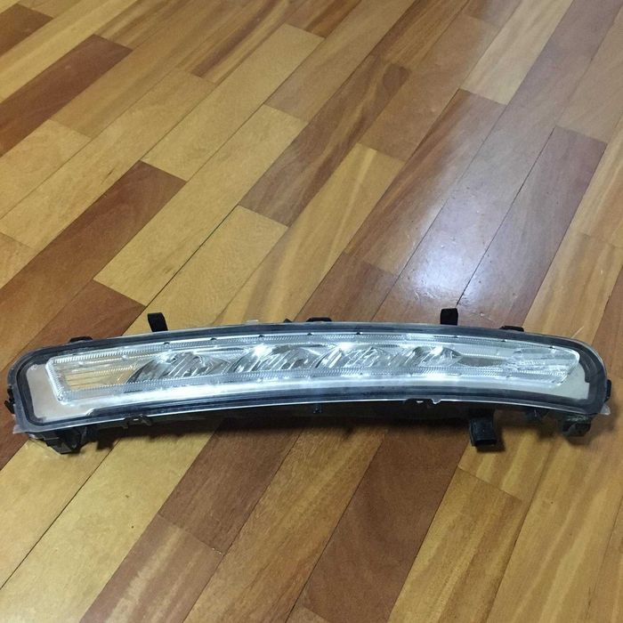 Farol dianteiro e farolim diurno Ford Mondeo 2012