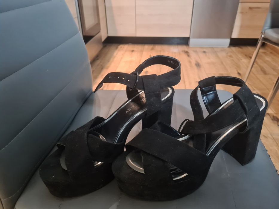 Buty sandały 39 uzywane z 2 razy platforma czerń