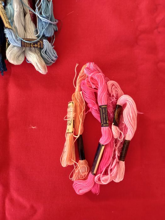 Linhas de bordar varias cores