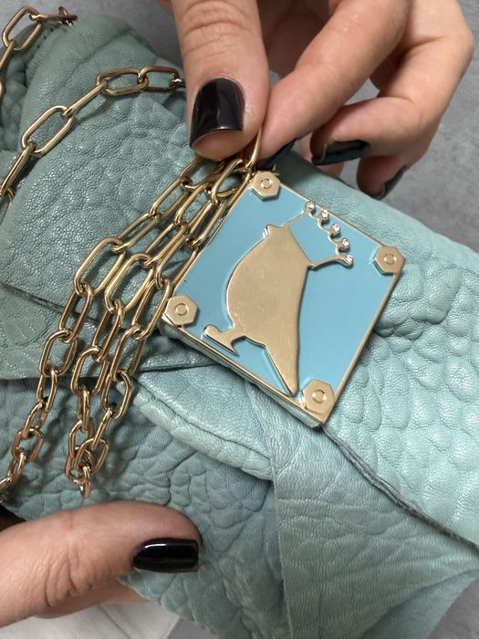 Кожаная сумочка на цепочке мятного цвета  Red Valentino