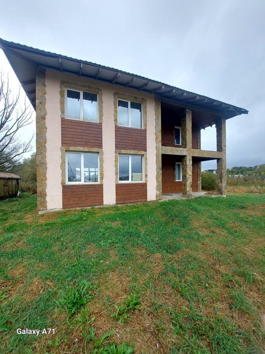 Продаётся просторный дом в живописном тихом месте