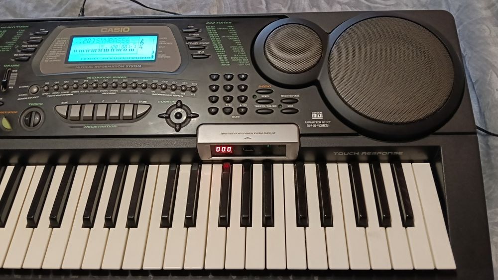 Teclado  Casio 731, com tripé e oferta projetor
