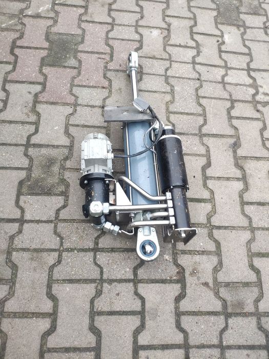 Siłownik hydrauliczny z napędem elektrycznym