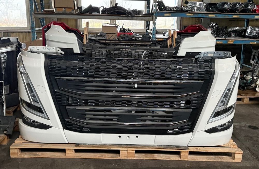 KOMPLETNY ZDERZAK ATRAPA GRILL LAMPA VOLVO FH 5 KOMPLETNY PRZÓD