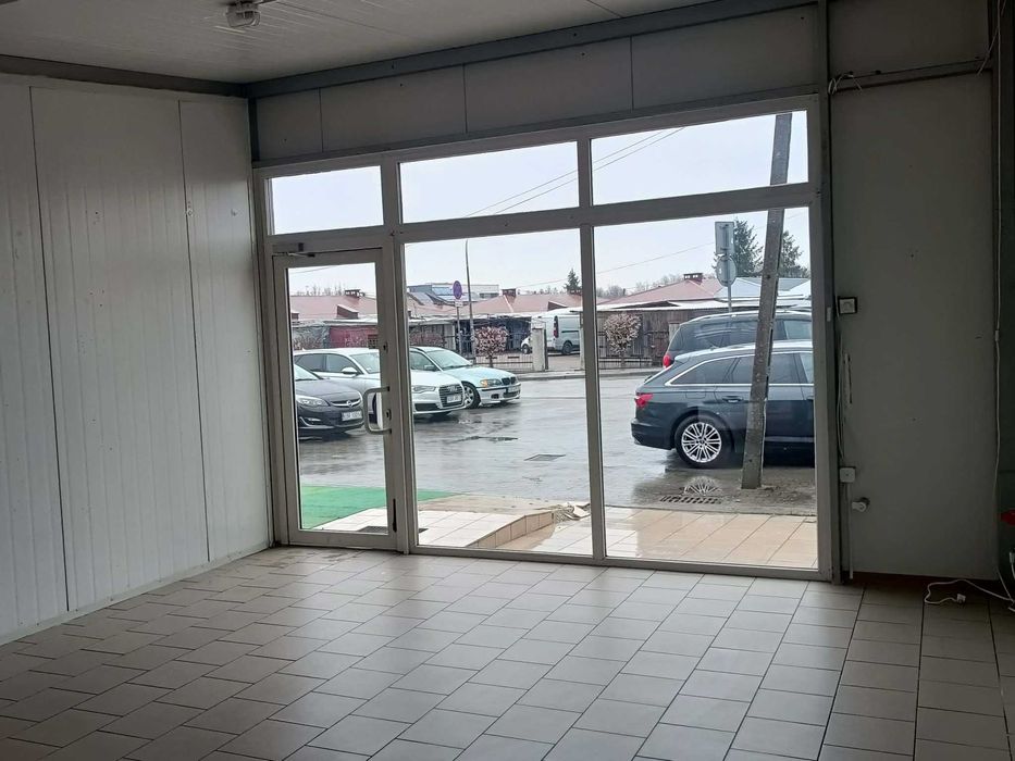 Lokal Handlowy Przy Placu Targowym 35 m2