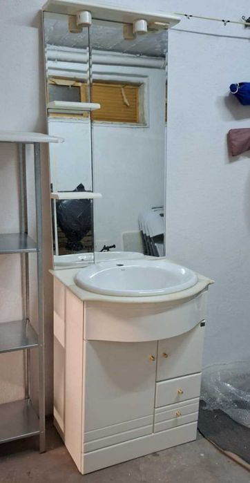 Móvel c/lavatório de loiça para WC (está como novo)