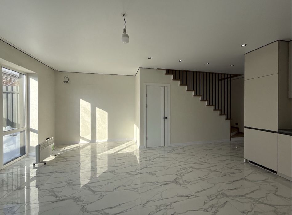 Дизайнерський новий таунхаус з ремонтом! Індивідуальне газове опалення