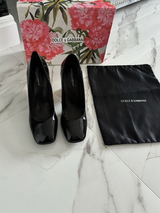 Туфли черные лаковые  karol