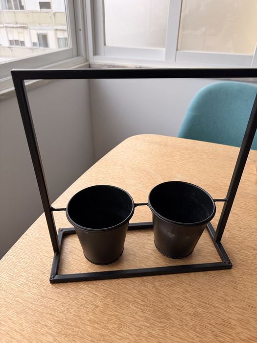 Suporte metálico preto com 2 vasos – Ø10 cm