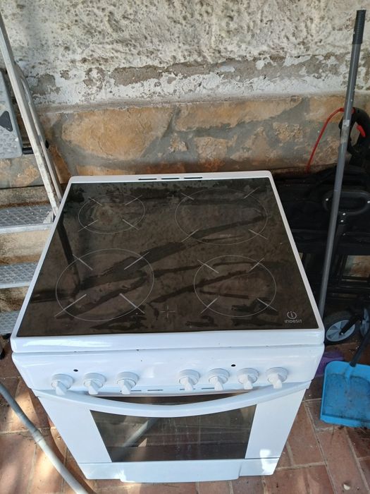 Fogão elétrico INDESIT